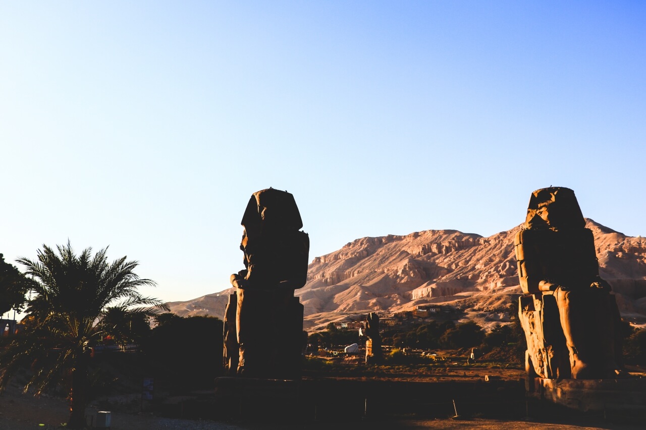 エジプトのメムノンの巨象