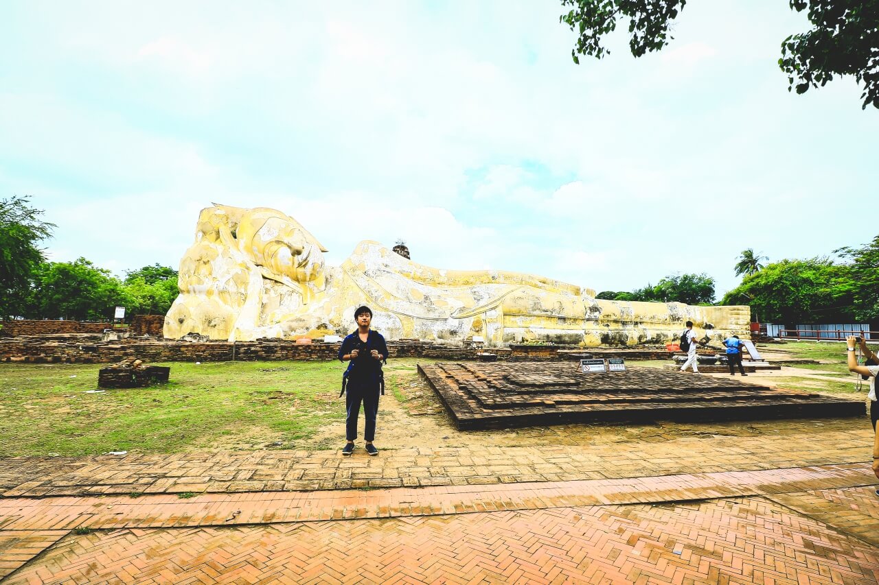 タイのワットロカヤスターラーム寺院