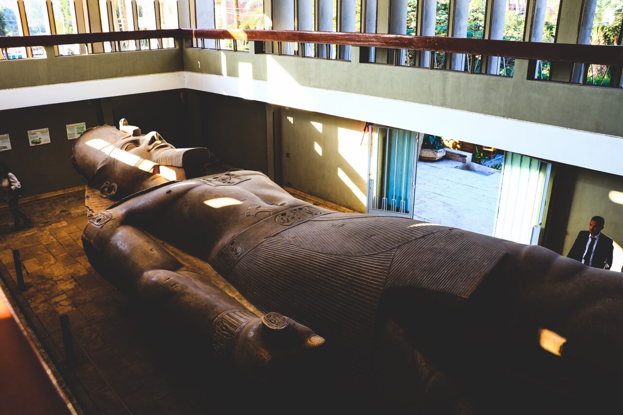 エジプトのラムセス二世像