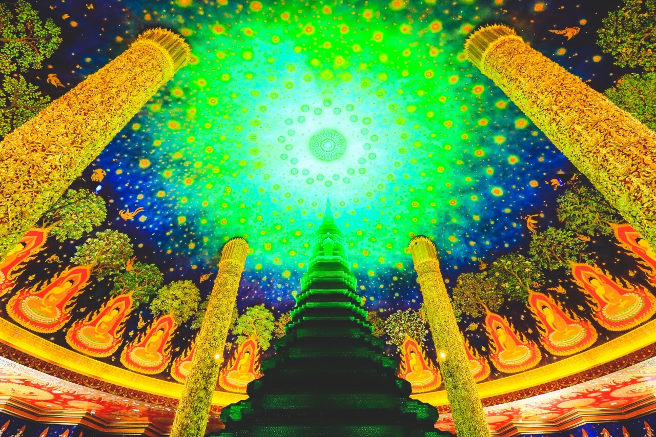 タイのワットパクナム寺院