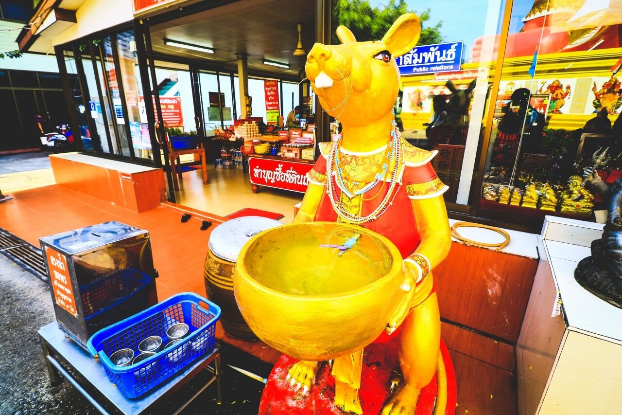 タイのワットサマーンラッタナーラーム寺院