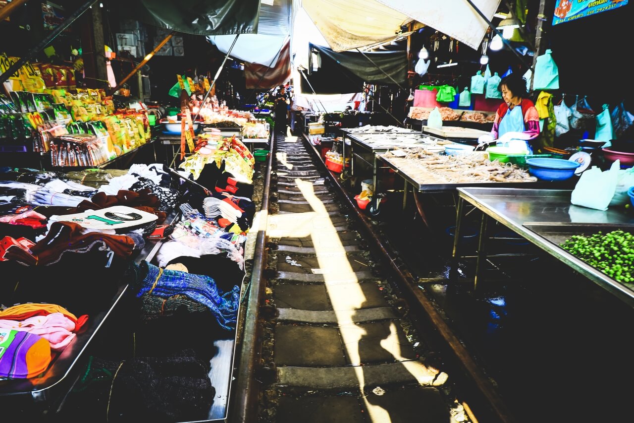 タイのタラードロムフープメークロン市場